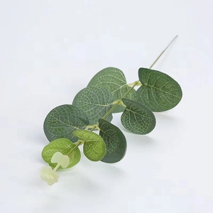Branche d'eucalyptus artificielle verte pour compositions florales de mariage et décor