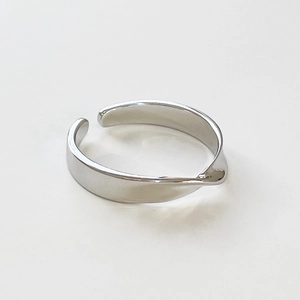 Minimalist 925 sterling silver open ring with polished twisted line design on white background