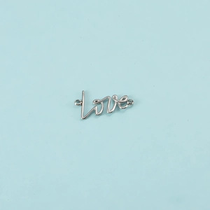 Pendentif Love poli en acier inoxydable argenté avec boucles pour création de bijoux