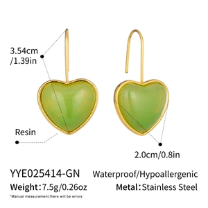 Spécifications de taille des boucles d'oreilles cœur en résine avec dimensions en cm