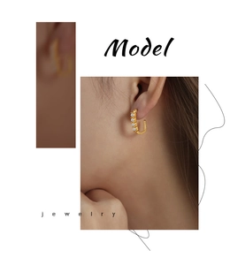 Detail of vintage Baroque C-shaped earrings in 18k gold with five mini pearls
