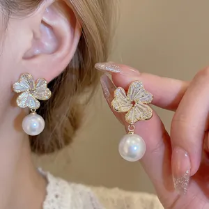 Elegant gold flower pearl earrings with sparkling zircon crystals for a vintage women's look