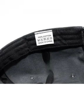 Dettaglio dell'etichetta in 100% cotone e delle cuciture interne del cappello vintage