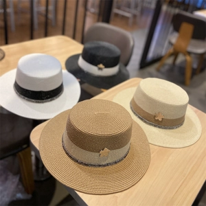 Cappelli di paglia a testa piatta con nastro a contrasto e fiori in quattro colori