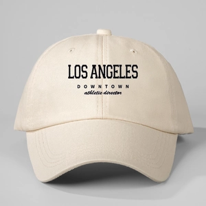 Détail de l'imprimé Los Angeles athletic director sur casquette de baseball beige