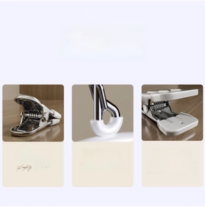 Detail of reinforced metal clips with soft plastic padding for non-slip clothes hanging