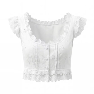 Top court blanc en dentelle avec broderie florale, manches volantées et boutons