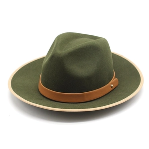 Chapeau fedora en laine vert foncé avec lanière en cuir brun et bordure beige