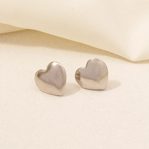 Macro shot of minimalist silver heart stud earrings made of 304 stainless steel