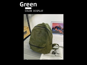 Detailansicht eines grünen Canvas-Rucksacks mit Doppelreißverschluss und Textur