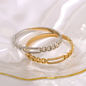 Vintage 18K gold plated stainless steel chain bracelet with sparkling crystal accents