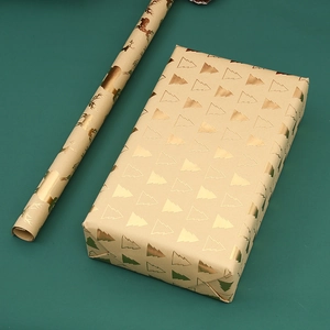 Papier cadeau Noël kraft marron de qualité avec motifs rennes et sapins dorés
