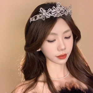 Elegant princess crystal crown headband for women in silver metal and sparkling rhinestones