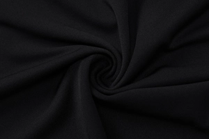 Gros plan sur la maille côtelée noire montrant la texture douce et les détails élastiques