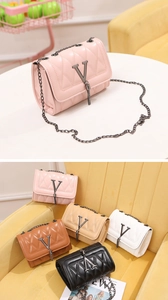 Quilted chain bags with V-shaped logo and tassels in pink, beige, camel, white and black