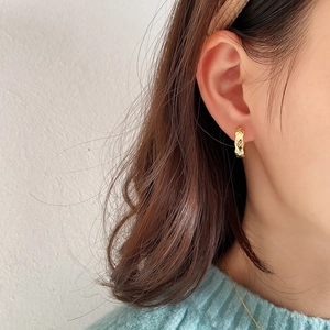 Minimalist 925 sterling silver golden quilted pattern hoop earrings worn by model