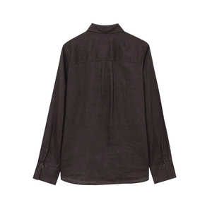 Camicia in lino marrone scuro a maniche lunghe con piega posteriore e trama naturale opaca