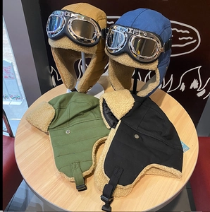 Cappello da aviatore invernale con occhiali antivento e fodera in pile in quattro colori