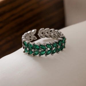 Vintage emerald green zircon wheat ear ring in silver finish with adjustable open band