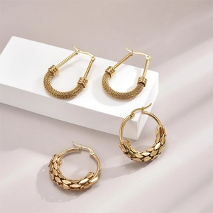 Boucles d'oreilles minimalistes en acier inoxydable doré avec textures tressées