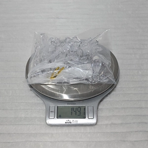 Detailed weight measurement of 18pcs acrylic crystal snowflake and icicle ornaments