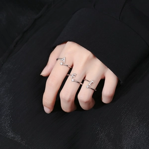 Verstellbare Ringe aus 925er Silber mit Buchstaben-Anhängern A, F, H und funkelndem Zirkon