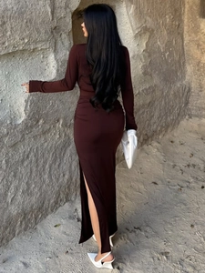 Slim fit brown long sleeve dress with high side slit and elastic knit fabric