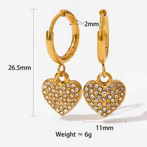 Detail view of gold heart drop earrings with white zircons and dimensions 26.5mm