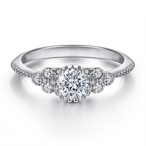 925 silver sterling ring with round-cut central diamond and side accents in silver finish