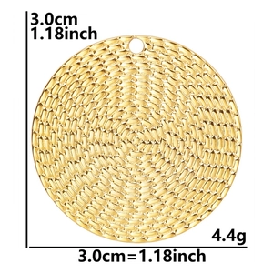 Golden 18k plated circular pendant with woven texture and 3cm diameter detail