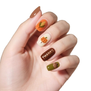 Faux ongles courts carrés de Thanksgiving avec motifs de citrouilles et de paillettes