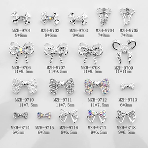 18 modèles de nœuds pour ongles en alliage argenté avec perles et strass plats