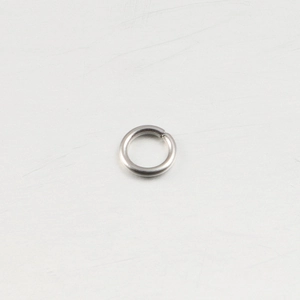 Macro shot of 0.8x5mm polished stainless steel jump ring for jewelry making