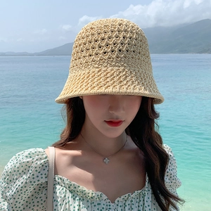 Chapeau cloche au crochet pour femme en beige pour protection solaire d'été