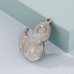 Hip hop style stainless steel Jesus heart pendant necklace with vintage relief detailing