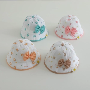 Lot de quatre chapeaux de soleil en coton pour bébé avec nœuds et imprimés de donuts doux