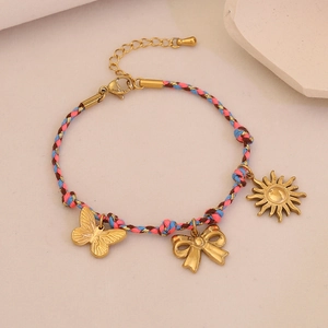 Bracelet en corde tisse coloré avec breloques dorées soleil et papillon élégant