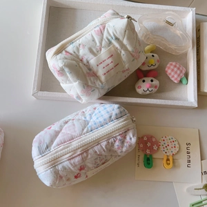Trousses à maquillage matelassées à fleurs en tons pastel avec fermeture éclair