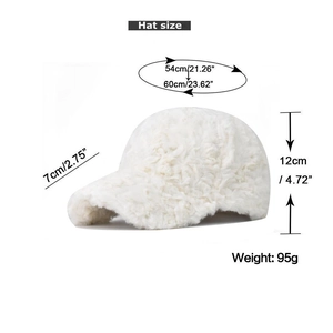 Detaillierte Größentabelle für weiße Teddy-Fleece-Basecap mit Maßen und Gewichtsinformation