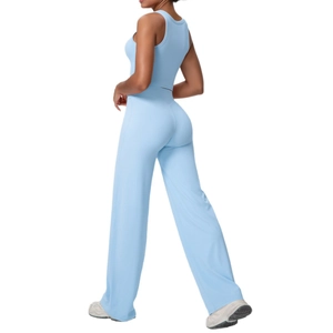 Completo yoga celeste con canotta slim e pantaloni a zampa a vita alta per donna