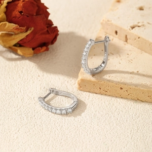 Sparkling S925 sterling silver U-shaped hoop earrings with D-color moissanite stones