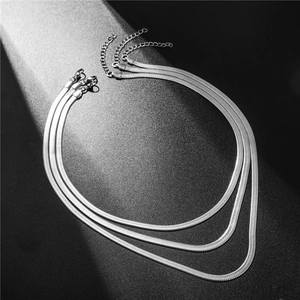 Set di tre collane a catena a serpente piatta in acciaio inossidabile argento con chiusura