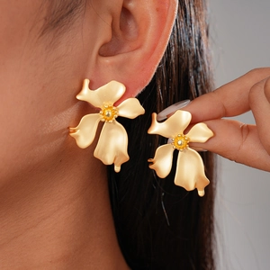Blumen Ohrstecker Matte Kupfer Florales Design Retro Metall Ästhetik Schmuck Für Damen Mit Silver Earring Post