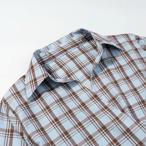 Chemise en popeline à carreaux bleu clair pour femme avec revers classique et coton doux