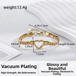 Detail view showing golden heart bracelet dimensions 15.4cm and weight 13.4g