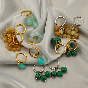 Boucles d'oreilles créoles vintage en acier doré 18k avec pierres naturelles sur soie