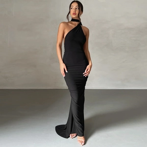 Robe longue moulante noire élégante à une épaule et dos nu pour soirée pour femme