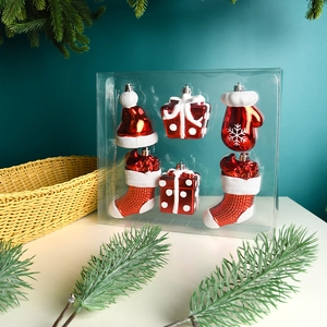 Lot de 6 décorations de Noël peintes en rouge et blanc comprenant bonnet et gants
