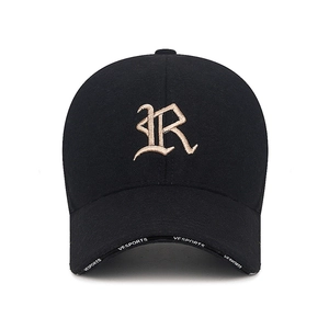 Schwarze Winter-Baseballkappe mit goldenem R-Logo und warmem Fleecefutter für Herren