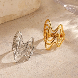 Irregular wavy hollow ring set in gold and silver finish 18K plated stainless steel